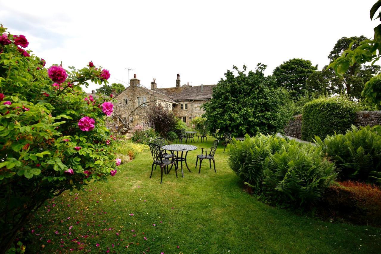 Ashfield House Otel Grassington Dış mekan fotoğraf The garden at the Old Parsonage