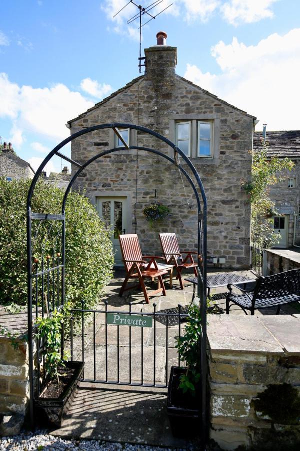 Ashfield House Otel Grassington Dış mekan fotoğraf The old stable courtyard