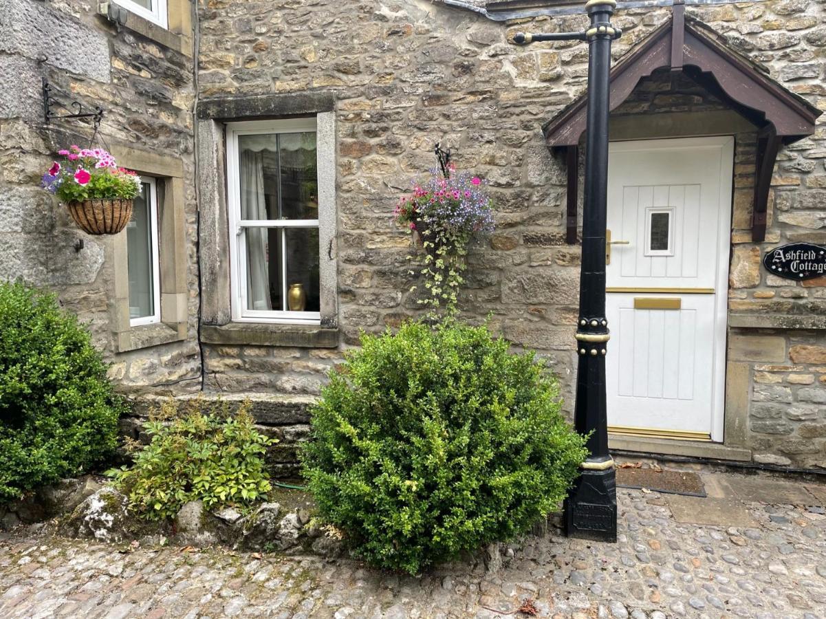 Ashfield House Otel Grassington Dış mekan fotoğraf The smallest house in England