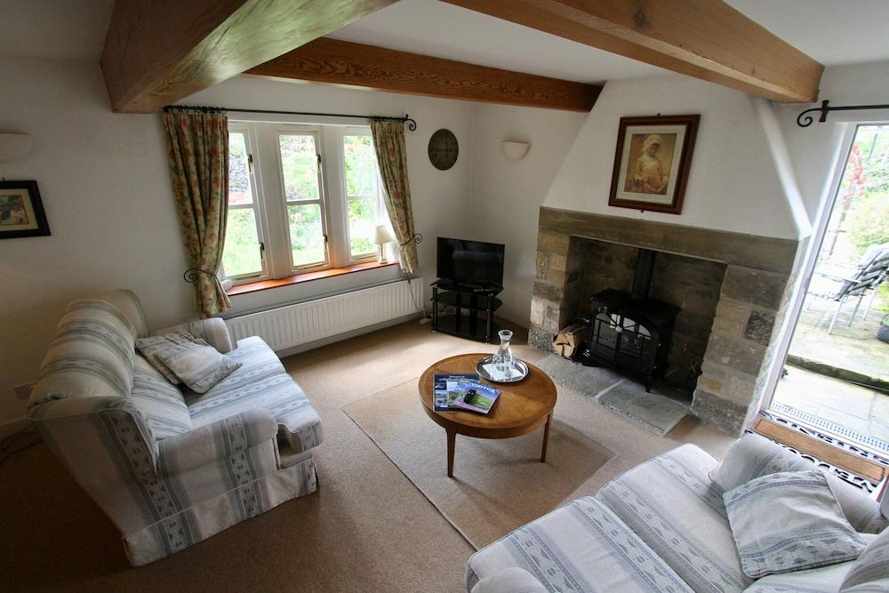 Ashfield House Otel Grassington Dış mekan fotoğraf The living room at The Old School House