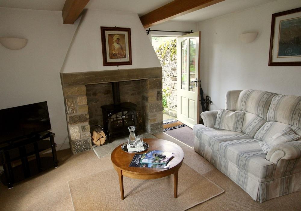 Ashfield House Otel Grassington Dış mekan fotoğraf The living room at The Old School House