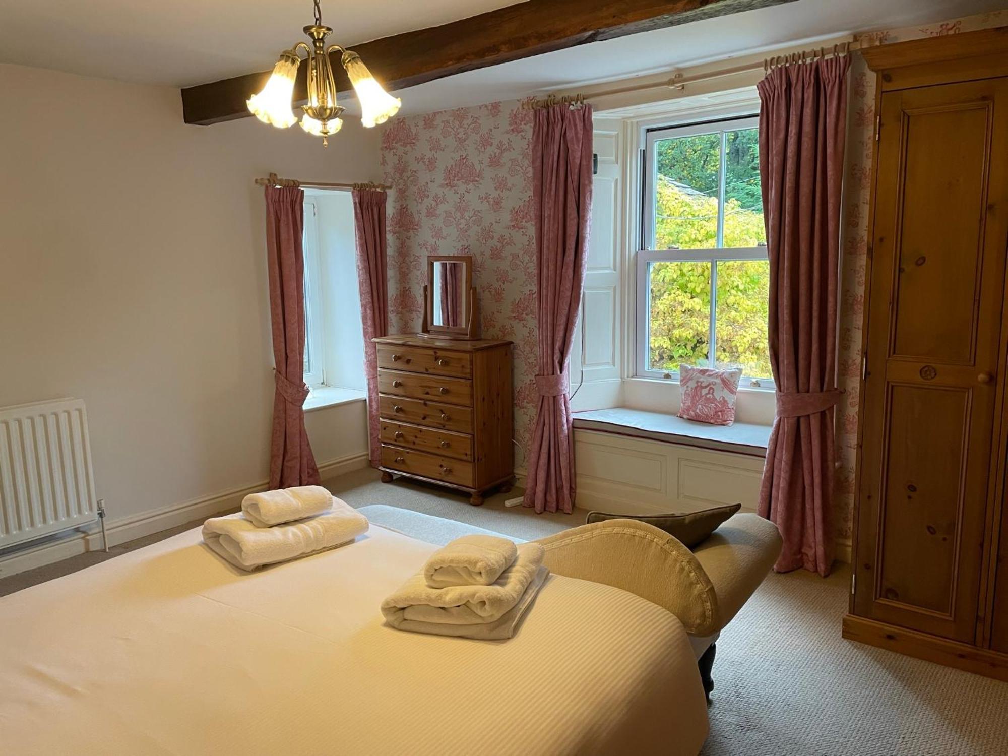 Ashfield House Otel Grassington Oda fotoğraf The bedroom at The Old School House