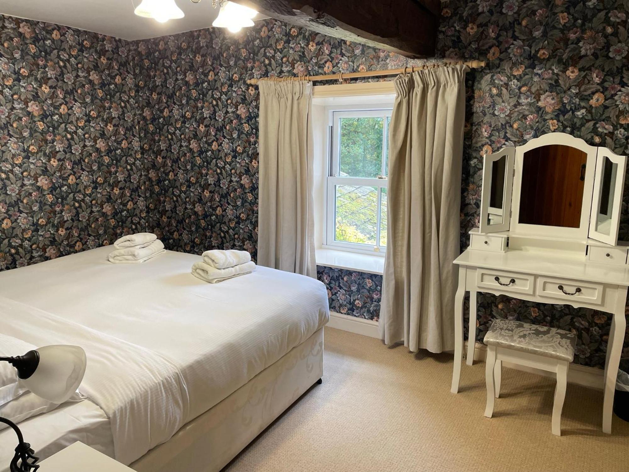 Ashfield House Otel Grassington Oda fotoğraf The bedroom at The Old Post Office